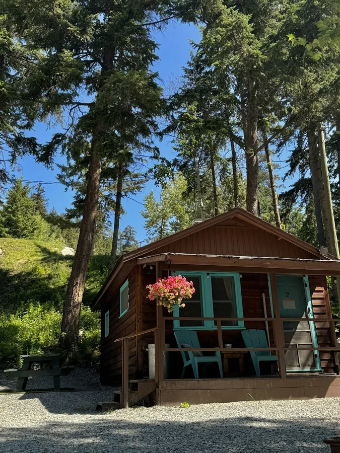 Lakeside Heffley Hideaway Resort